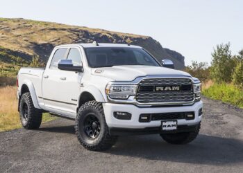 Fjölbreytt  bílasýning hjá ÍSBAND