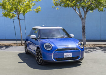 Nýr rafmagns Mini sést við myndatökur í Los Angeles