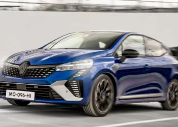 Alveg nýr Renault Clio E-Tech með skarpari línur