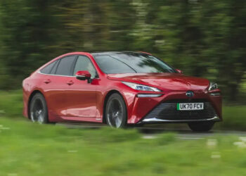 Toyota heldur sig enn við vetni