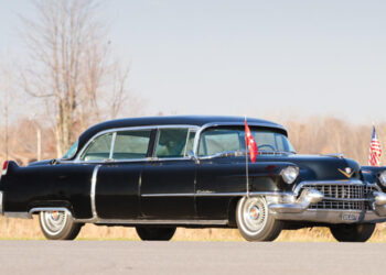 Ekið með þjóðarleiðtogana