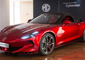 Nýr 2023 MG Cyberster er alvöru rafsportari