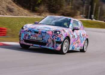 Næsta kynslóð 2025 Mini Cooper Electric sést á ferðinni