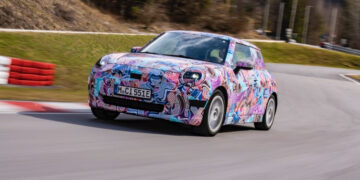 Næsta kynslóð 2025 Mini Cooper Electric sést á ferðinni