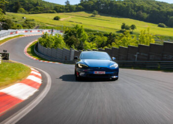 Tesla Model S Plaid slær eigið met á Nürburgring