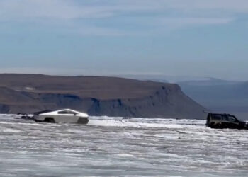 Tesla Cybertruck sást á jökli á Íslandi
