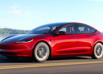 Tesla Model 3 kominn með uppfærslu