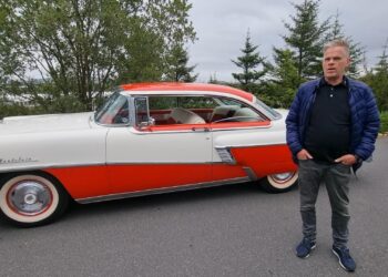 Gunnar Hafsteinsson ekur 1956 árgerð af Mercury Montclair