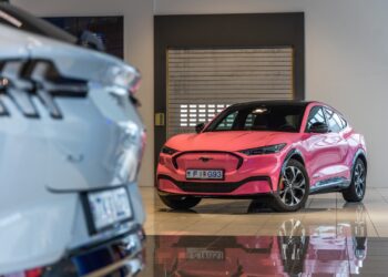 Styrktu gott málefni á bleikum Ford Mustang Mach-E