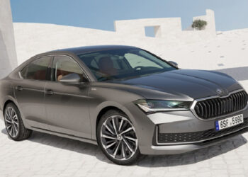 Skoda Superb stækkar, bætir við meiri tækni