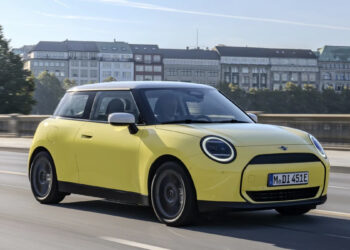 Mini Cooper E Classic bætir við ódýrari innréttingu