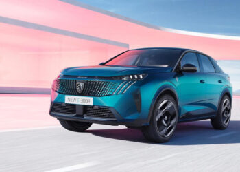 Peugeot segir 3008 rafbílinn vera með drægi yfir Tesla, Renault og Volvo