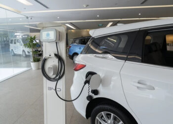 Tesla aftur á toppinn í alþjóðlegri sölu rafbíla eftir lækkun BYD á fyrsta ársfjórðungi