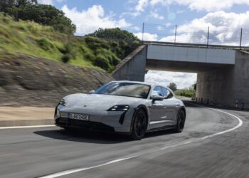 Nýr rafmagnaður Porsche Taycan frumsýndur