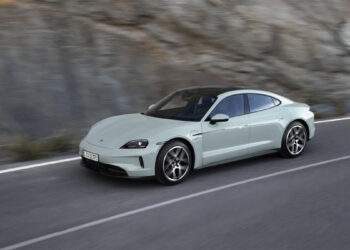 Porsche dregur úr metnaði varðandi rafbíla, segir að umskipti muni taka „ár“