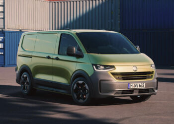 Nýr VW Transporter verður lengri, breiðari og bætir við rafdrifnum, tvinndrifnum drifrásum