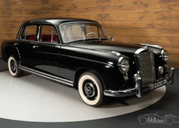 Gullfallegur Mercedes-Benz 220S Ponton árgerð 1958