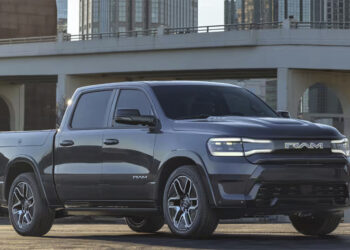 Rafdrifni RAM pallbíllinn kemur til Evrópu