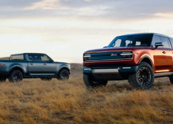 Scout mun selja Traveler jeppann og Terra pallbílinn beint til neytenda í Bandaríkjunum