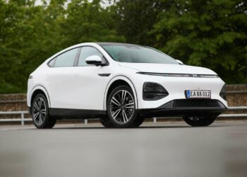 Tesla eltir XPENG í verði