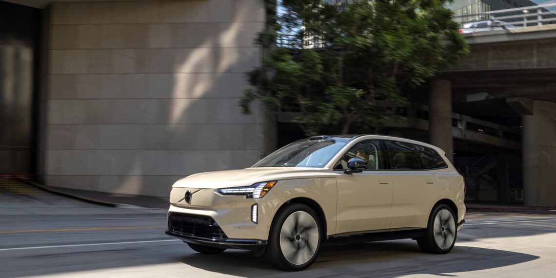Volvo EX90 Sand Dune Exterior