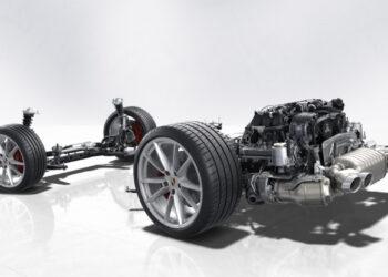 Porsche mun þróa bíla með brunavél lengur en áætlað var þegar sala á rafbílum minnkar