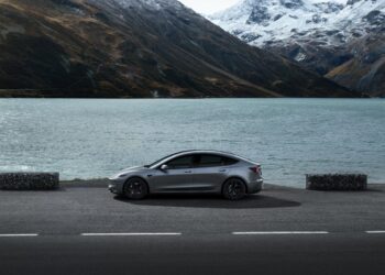 Tesla verður til reiðu um hátíðirnar