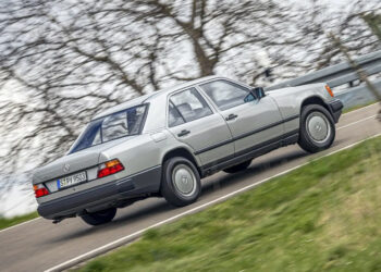 124 serían frá Mercedes-Benz fagnar 40 ára afmæli