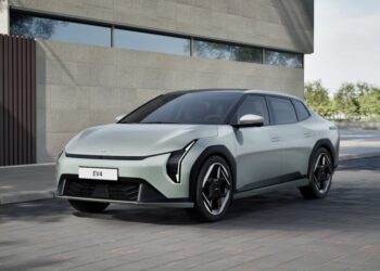 Kia EV4 að detta í framleiðslu