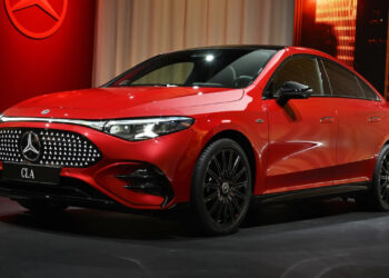 Næsta kynslóð Mercedes CLA fólksbíls verður rafknúin