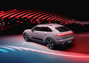 Porsche mun setja á markað bensínsportjeppa til að selja ásamt rafmagns Macan