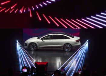 Bílasýningin í Sjanghæ opnar með tolla Trumps og öryggi í aðalhlutverki