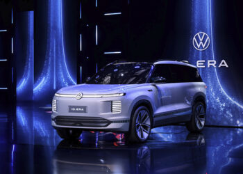 VW gæti hleypt af stokkunum rafbílum með lengri drægni í Evrópu, segja stjórnendur