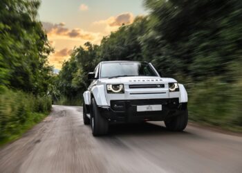 Vígalegur 35″ Defender og fjallahjólhýsi á vorsýningu Land Rover á laugardag