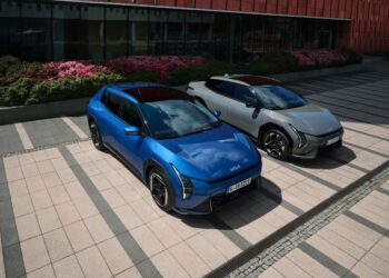 Nýr og alrafmagnaður Kia EV4 frumsýndur um land allt