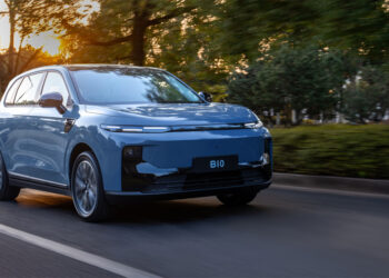 ÍSBAND frumsýnir B10 frá Leapmotor