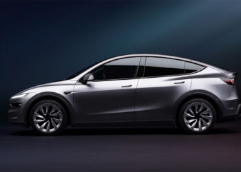 Tesla afhendir bíl númer 10.000 á Íslandi