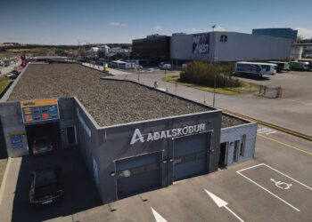 Frá bílaplaninu inn í hátækniskoðun
