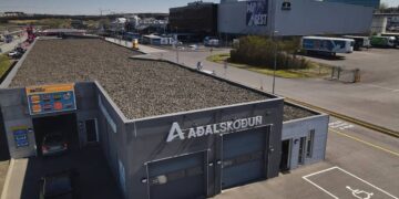 Frá bílaplaninu inn í hátækniskoðun