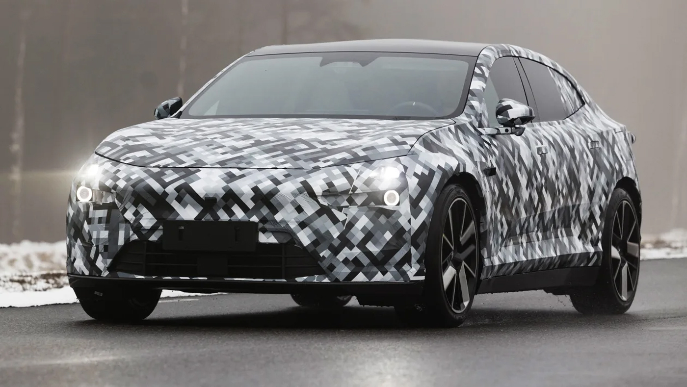 Nýr Polestar 4 sást í léttum felulitum