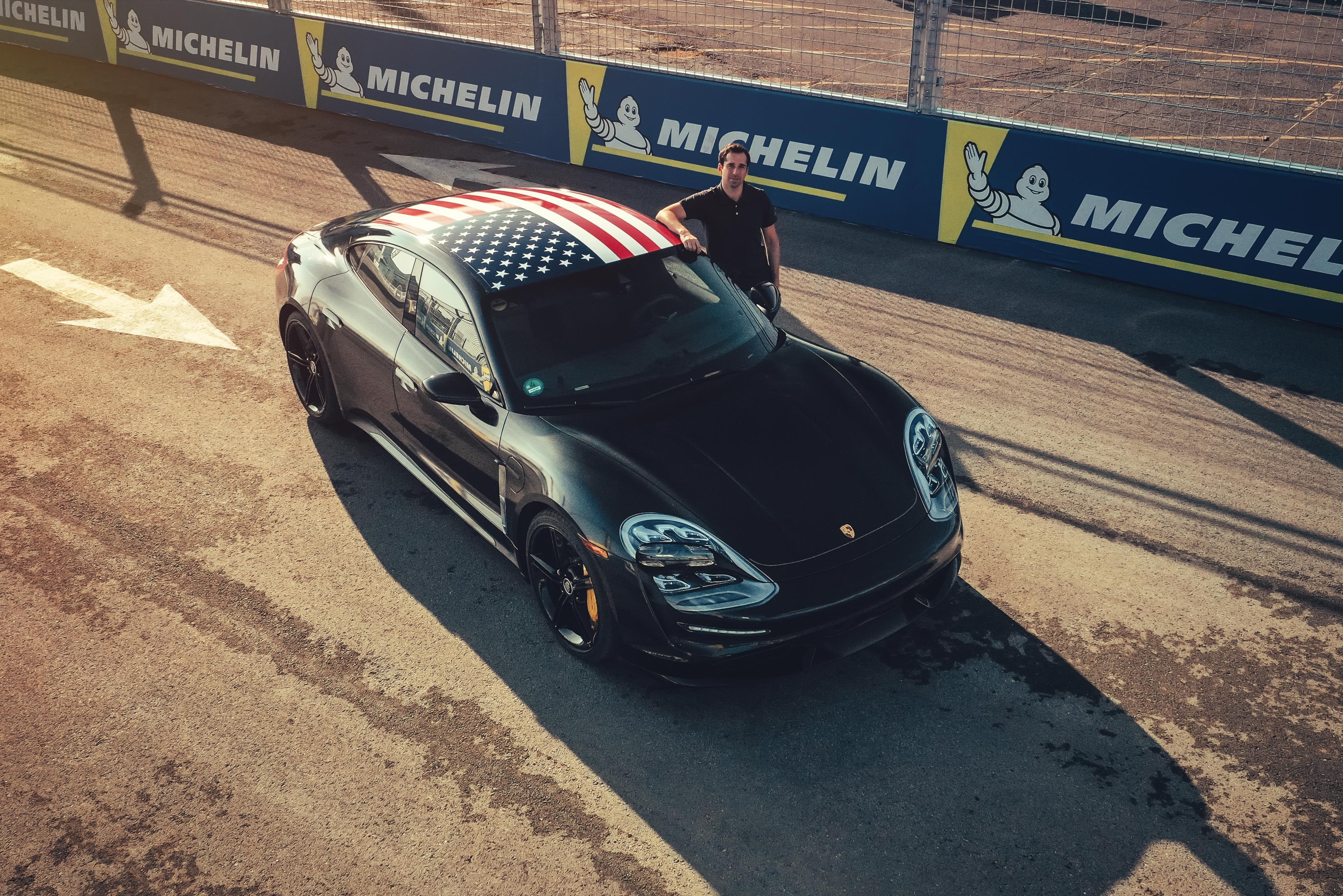 Porsche Taycan leynigestur á síðastu Formúlu E keppninni