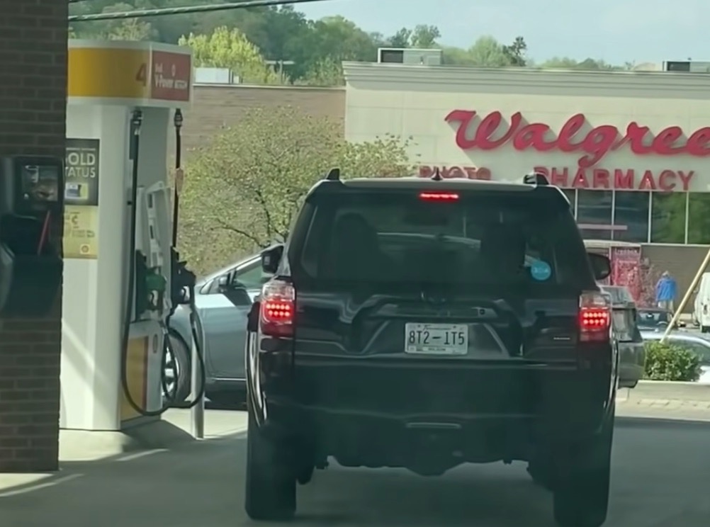 Sneypuför á bensínstöð